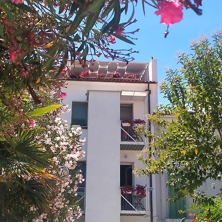 B&B Previsto Sole Чивитанова Марке Екстериор снимка